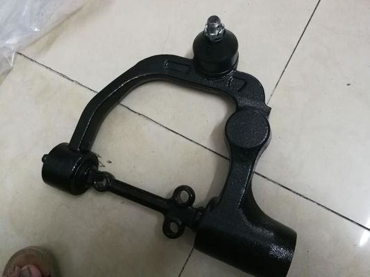 OEM Standard Control Arm 54525-VW100 54545-VX100 para el Nissan Urvan E25