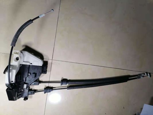 Santa Fe 81320-2W010 Puerta delantera de cerradura de montaje Sistema de bloqueo de piezas de automóvil coreano