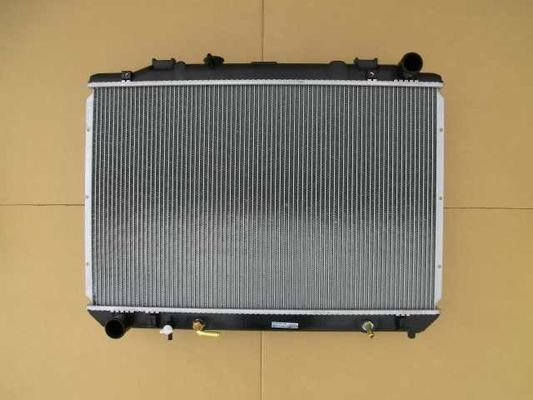 Excelente radiador del motor Toyota 3.0 D para el 96-98 Toyota Townace Liteace CR40/41/50/51