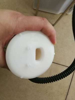 Filtro de combustible en el tanque OE NO. 77024-42011 con papel de filtro importado para Toyota Lexus NX Rav4